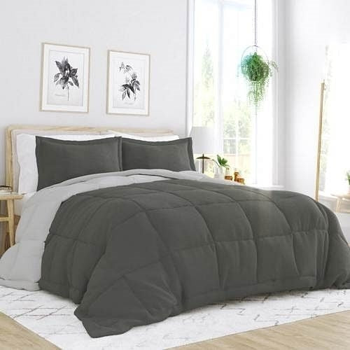 Full/Queen 3-Piece Microfiber Reversible Comforter Set in Grey / Light